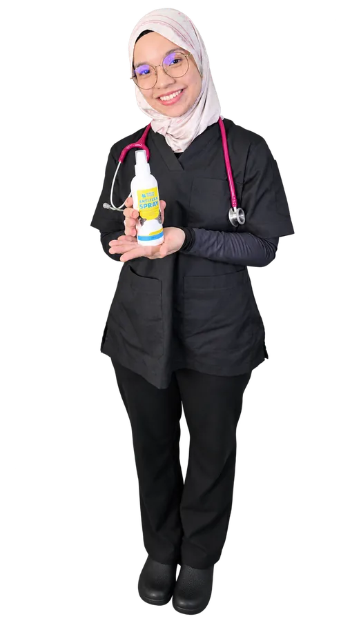 Doktor veterinar memegang M&M Anti Flea Spray